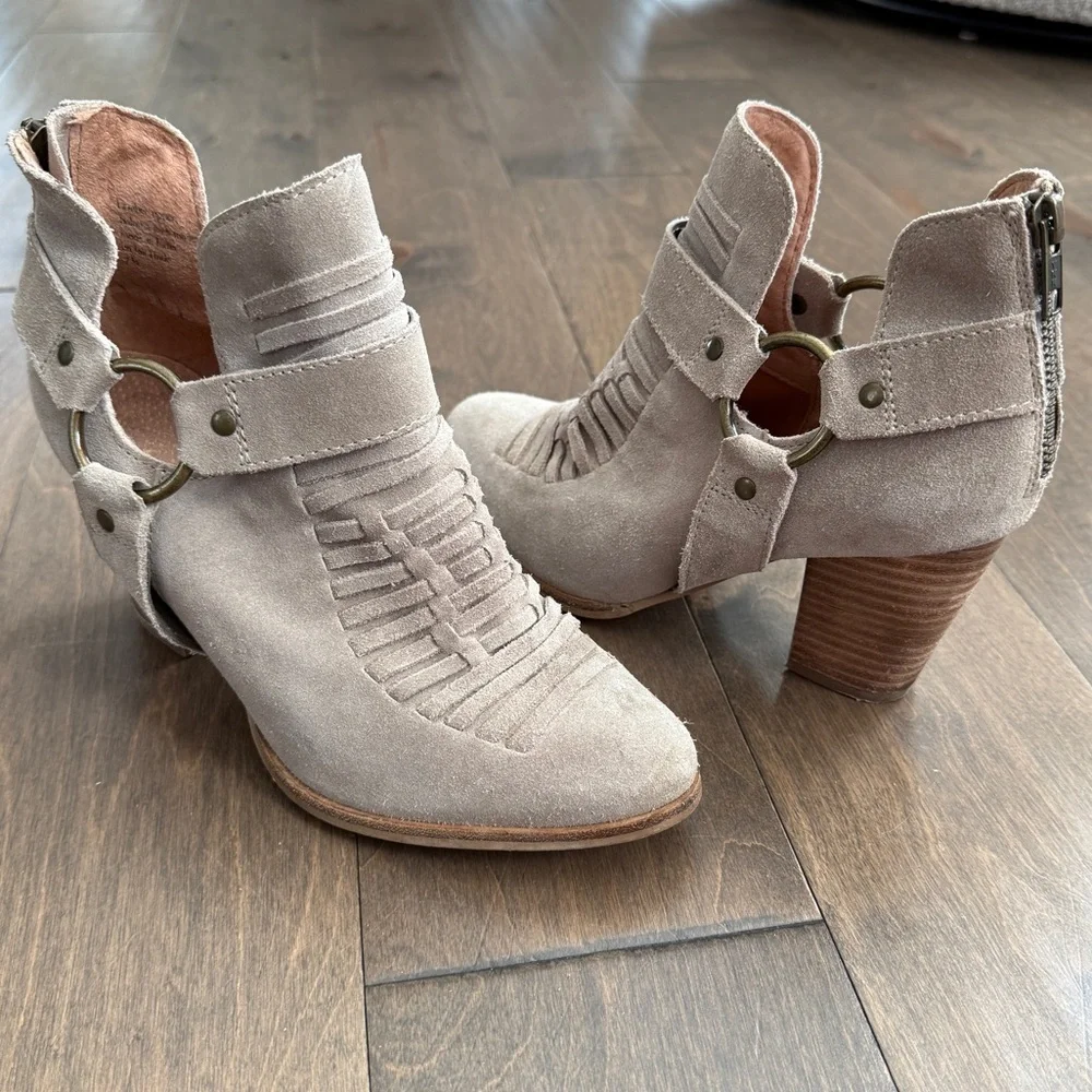 SEYCHELLES  Impossible Beige Suede Harness Ankle Heeled Booties Size 7.5 Women’s